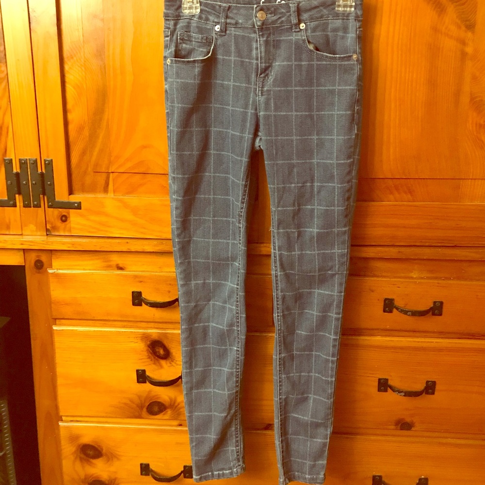 Cute skinny jeans with pattern on them